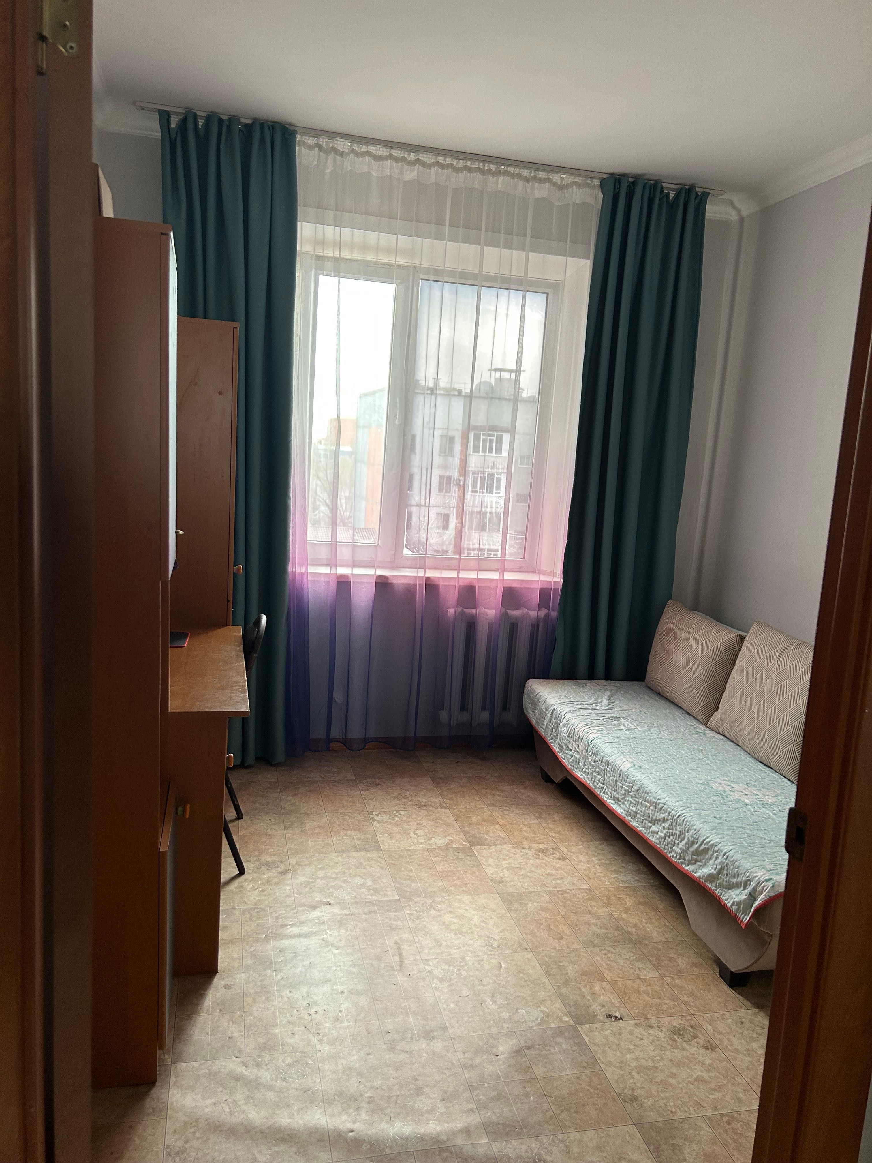 Продам в связи с переездом 4-х комнатную квартиру