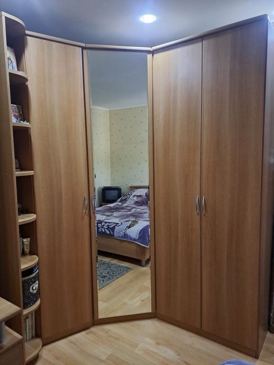 Угловой шкаф для спальни