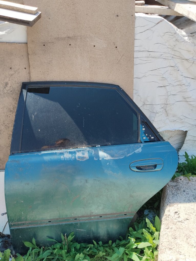 Дверь на Mazda Cronus