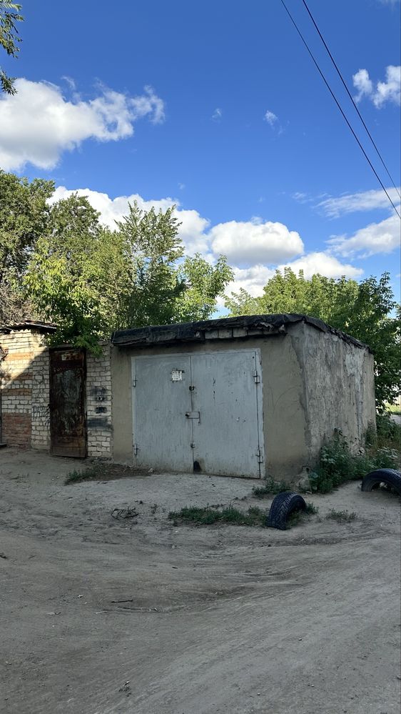 Продам гараж с пристройкой