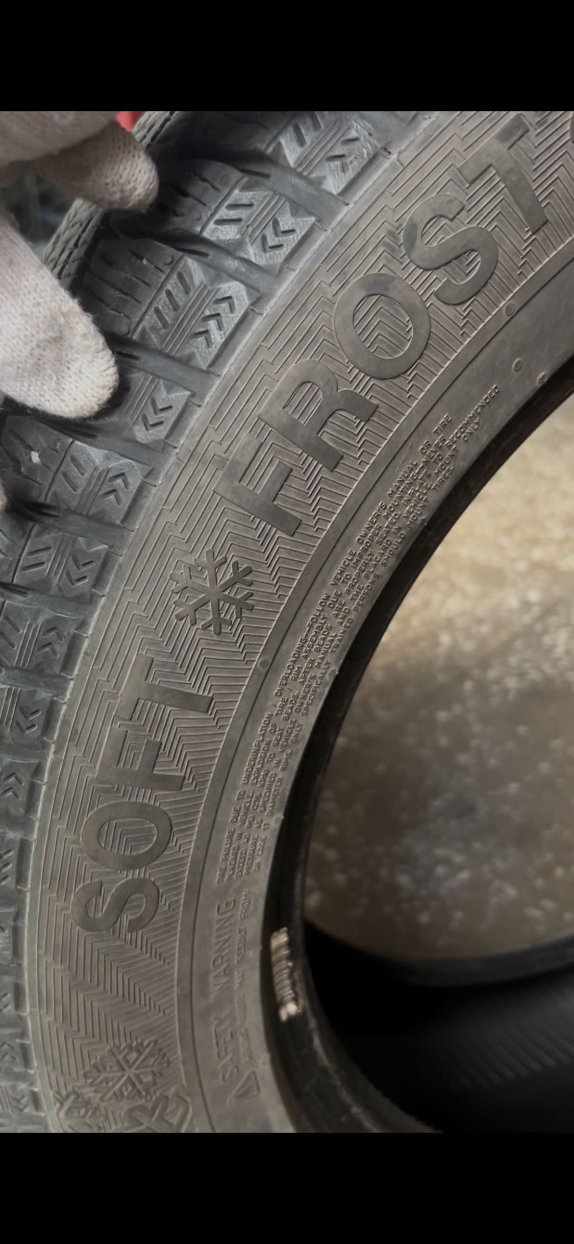 Продаю комплект зимних шин 215/60 R17