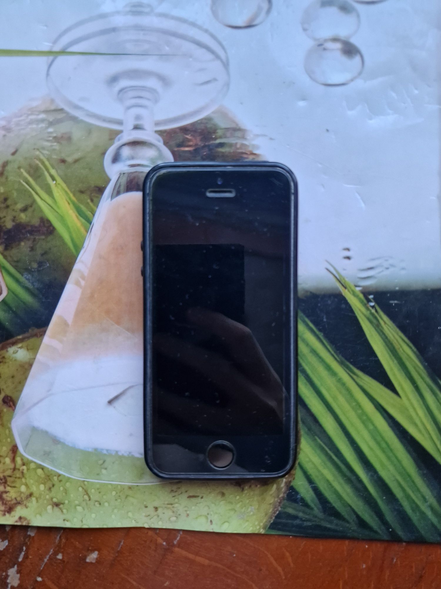 Телефон Iphone 5