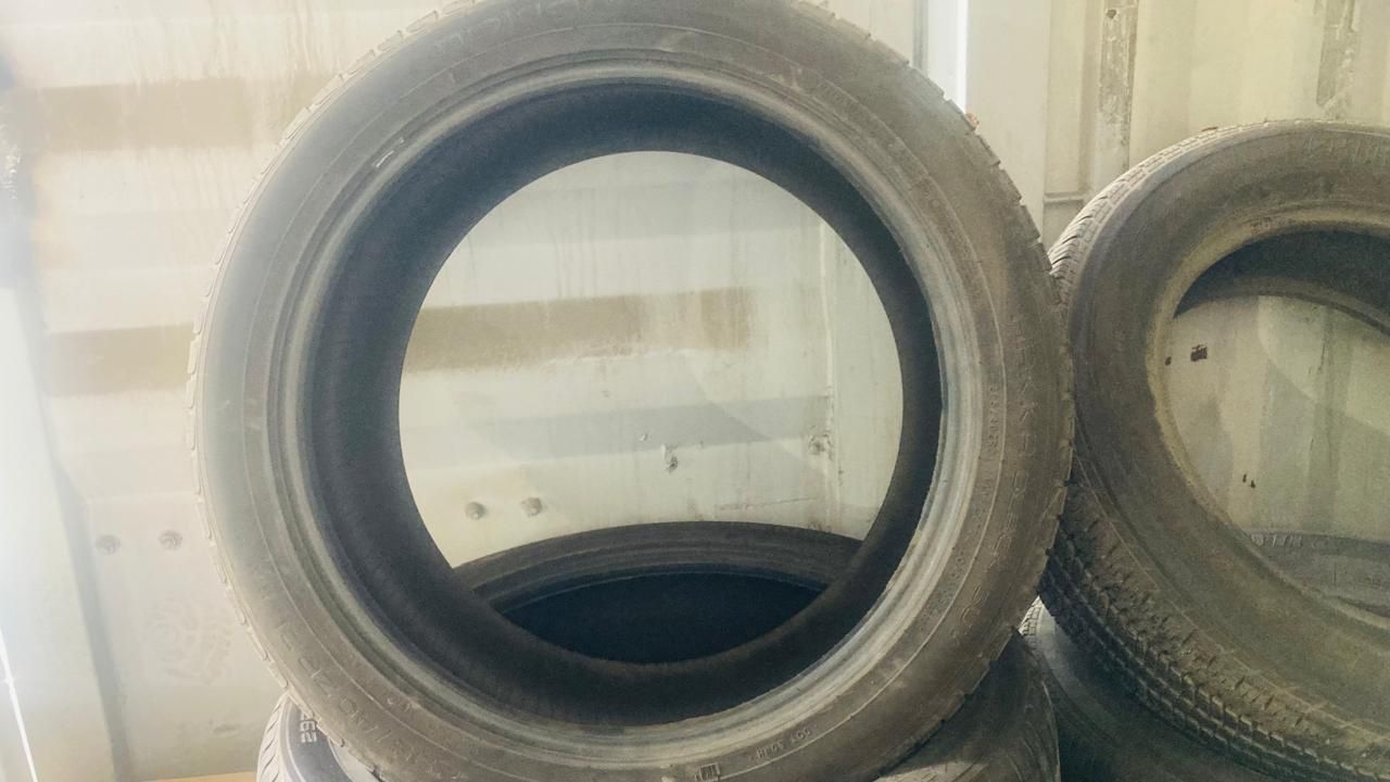Летняя резина , nokian295/40zr/21 и bridgestune255/60/r18