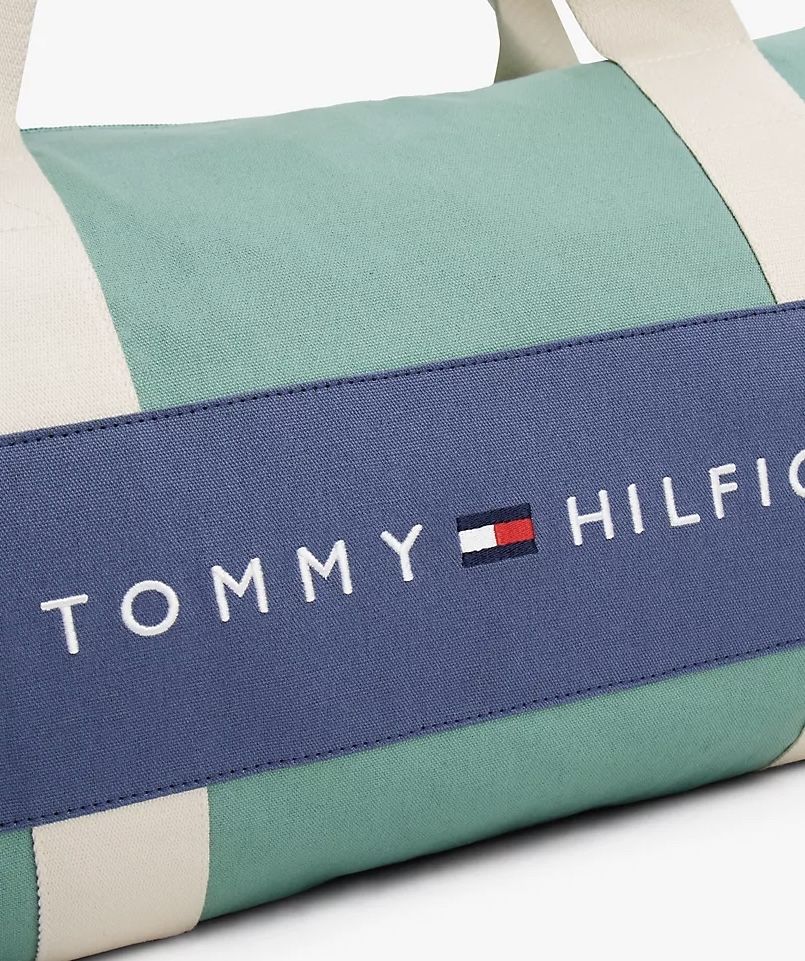 Продас спортивную сумку Tommy Hilfiger