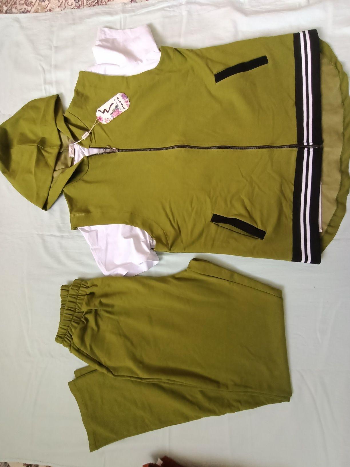 Продам костюм 3ка женс