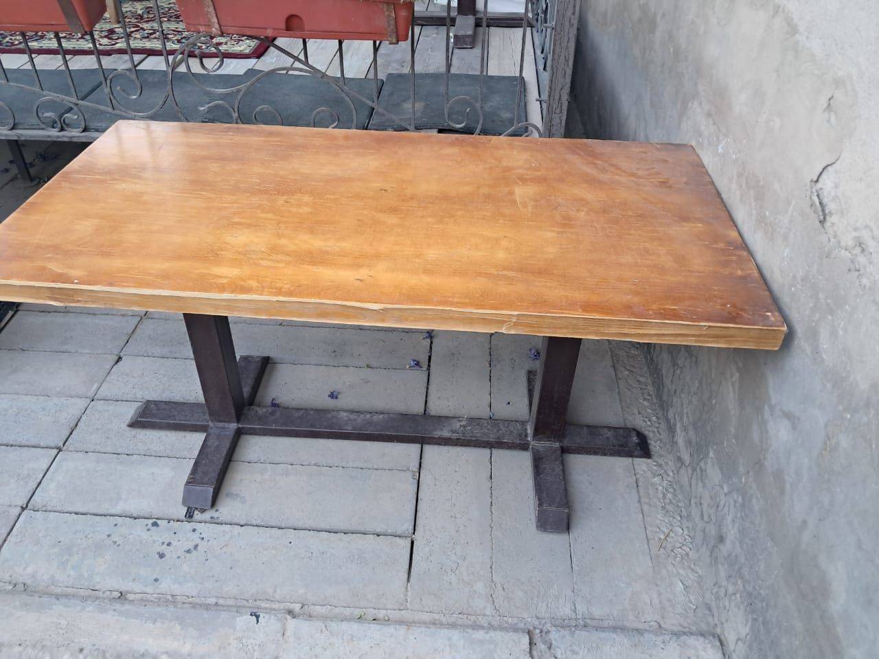 Продам стол со стеклом