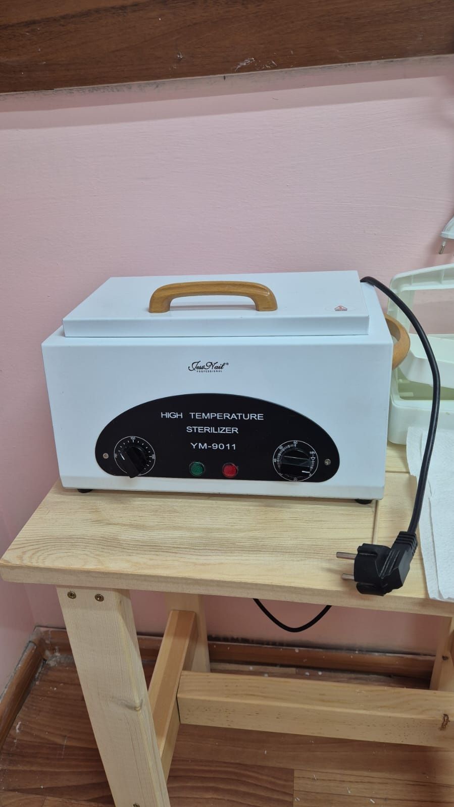 Продам стол для маникюра