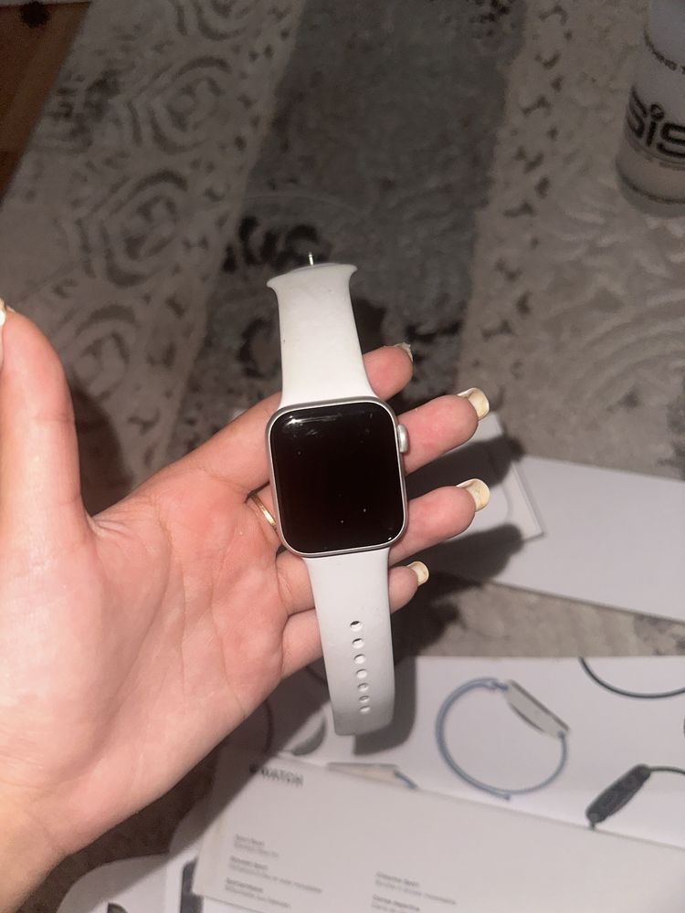 Apple watch SE (2nd gen)