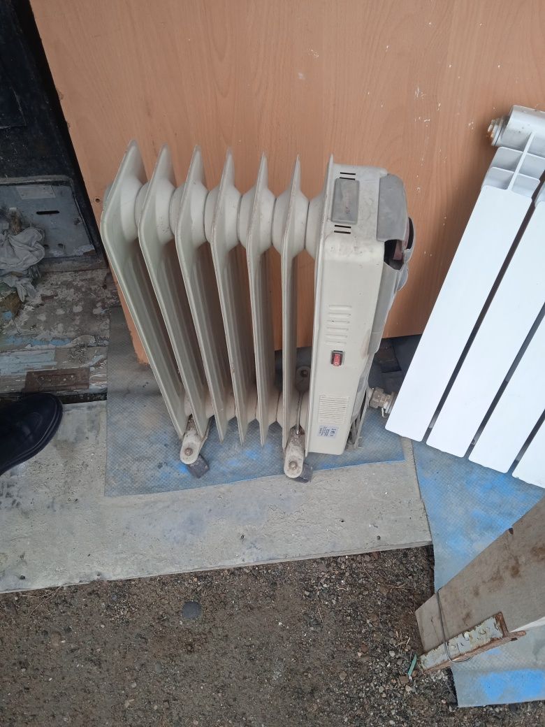 Продается печчь газовая одна батарея напольный обогреватель б/у