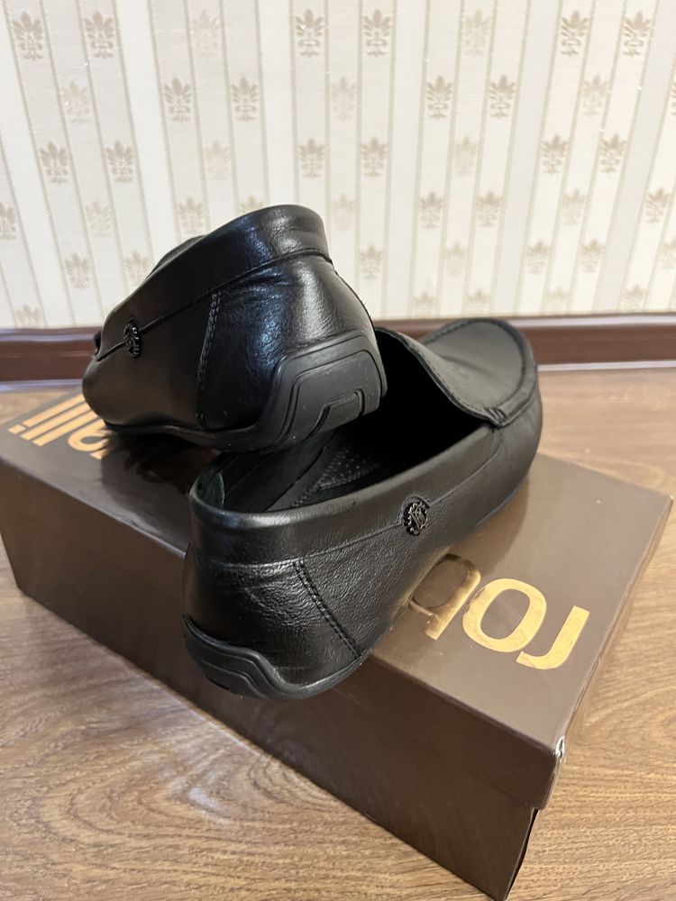 Продам мужские мокасины