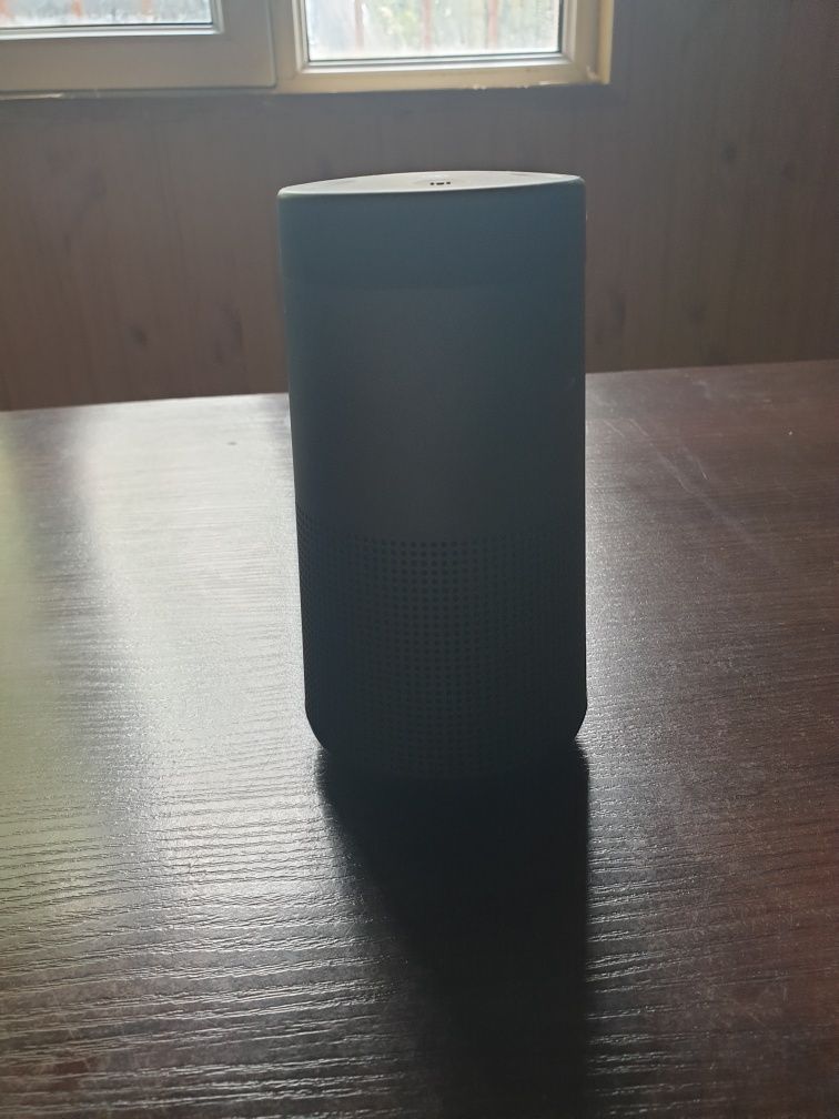 Продам портативную колонку Bose soundlink revolve