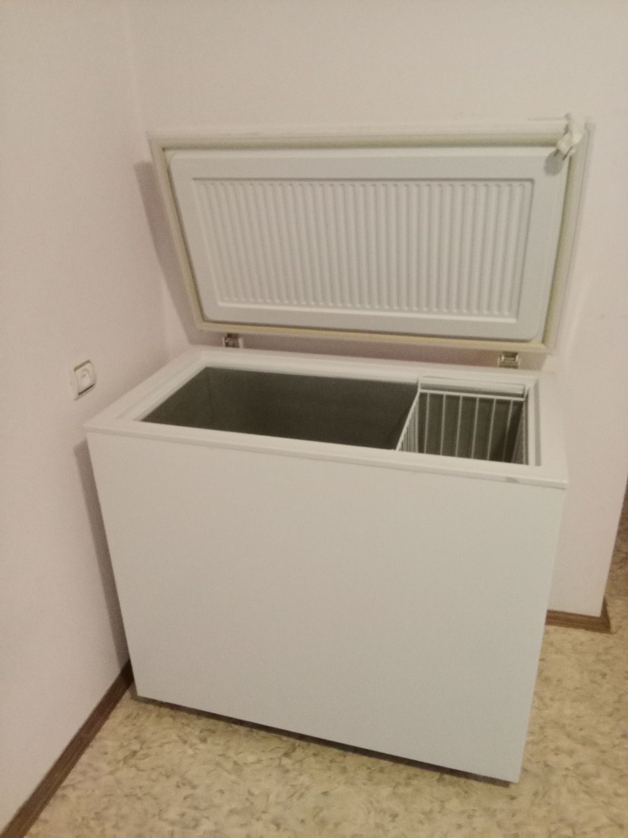 Продам морозильник