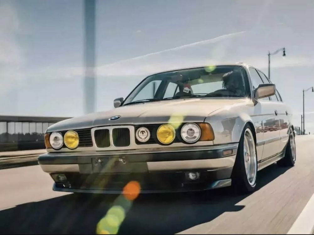 Empire. U/K значки на BMW E34