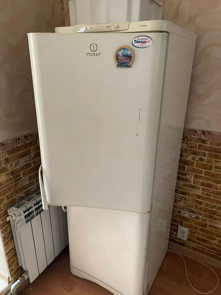 Продаю микроволновку-25000 и холодильник-70000