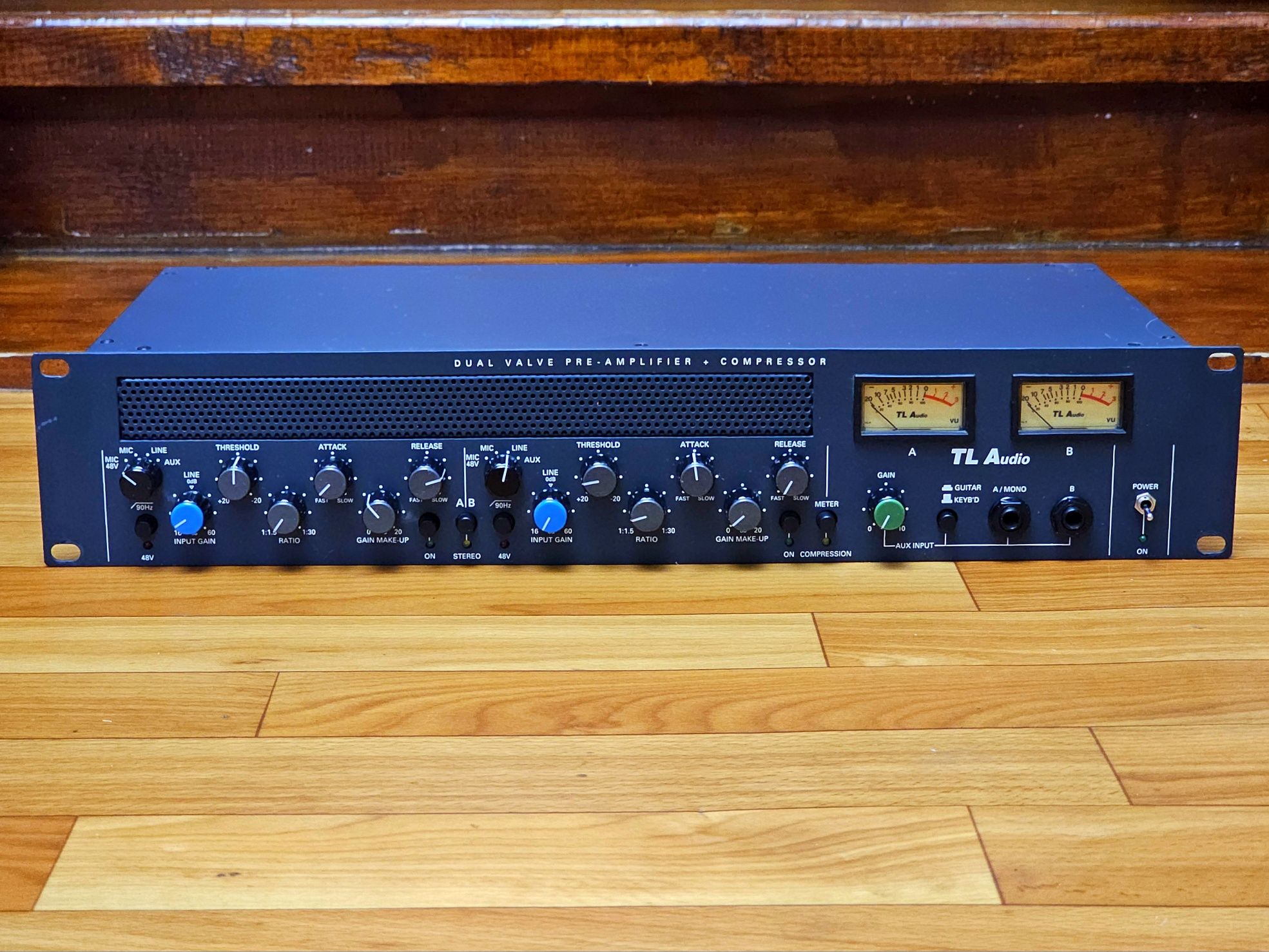 Ламповый предусилитель - компрессор TL AUDIO C1 Valve Classics