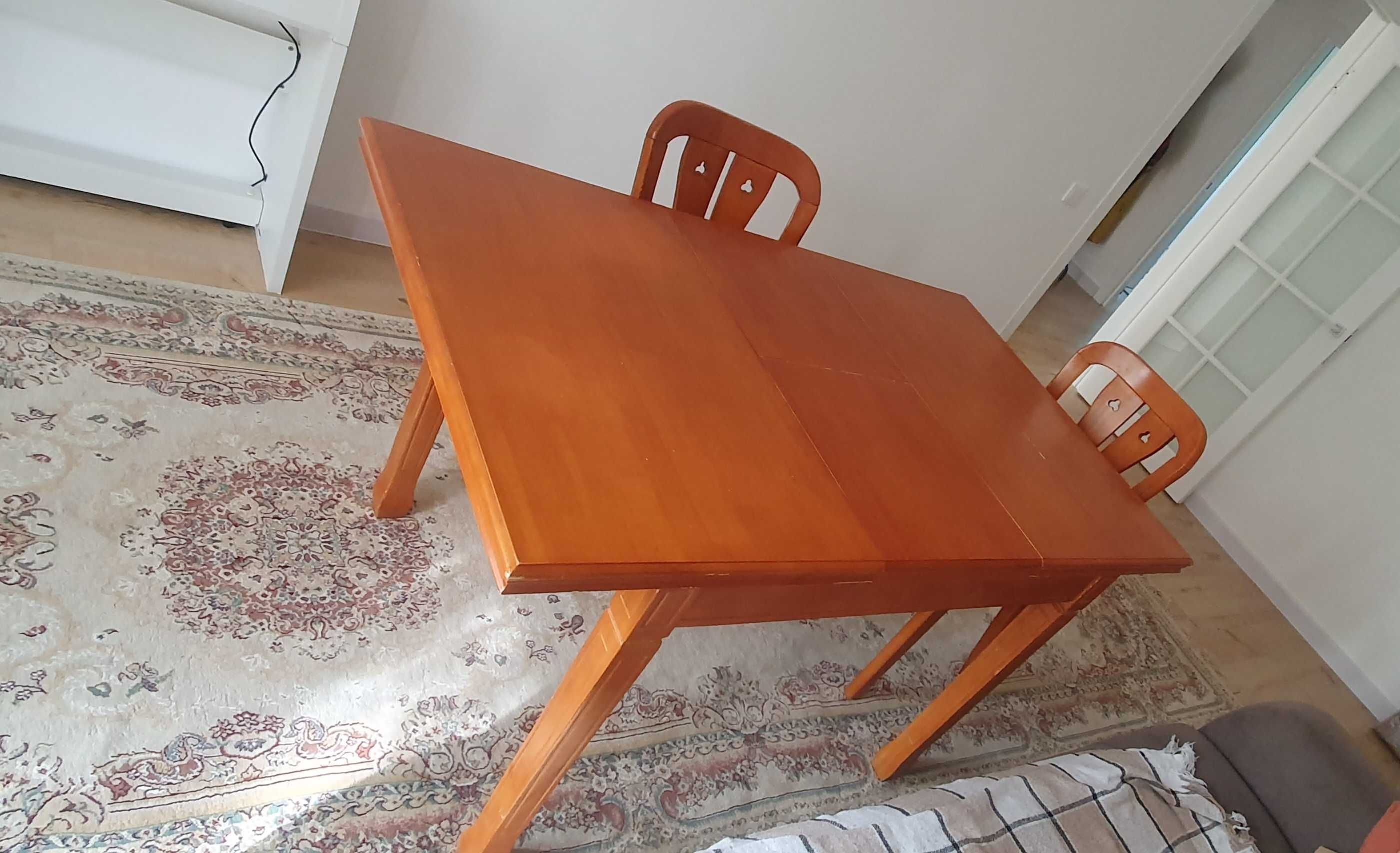 Продам стол деревянный со стульями