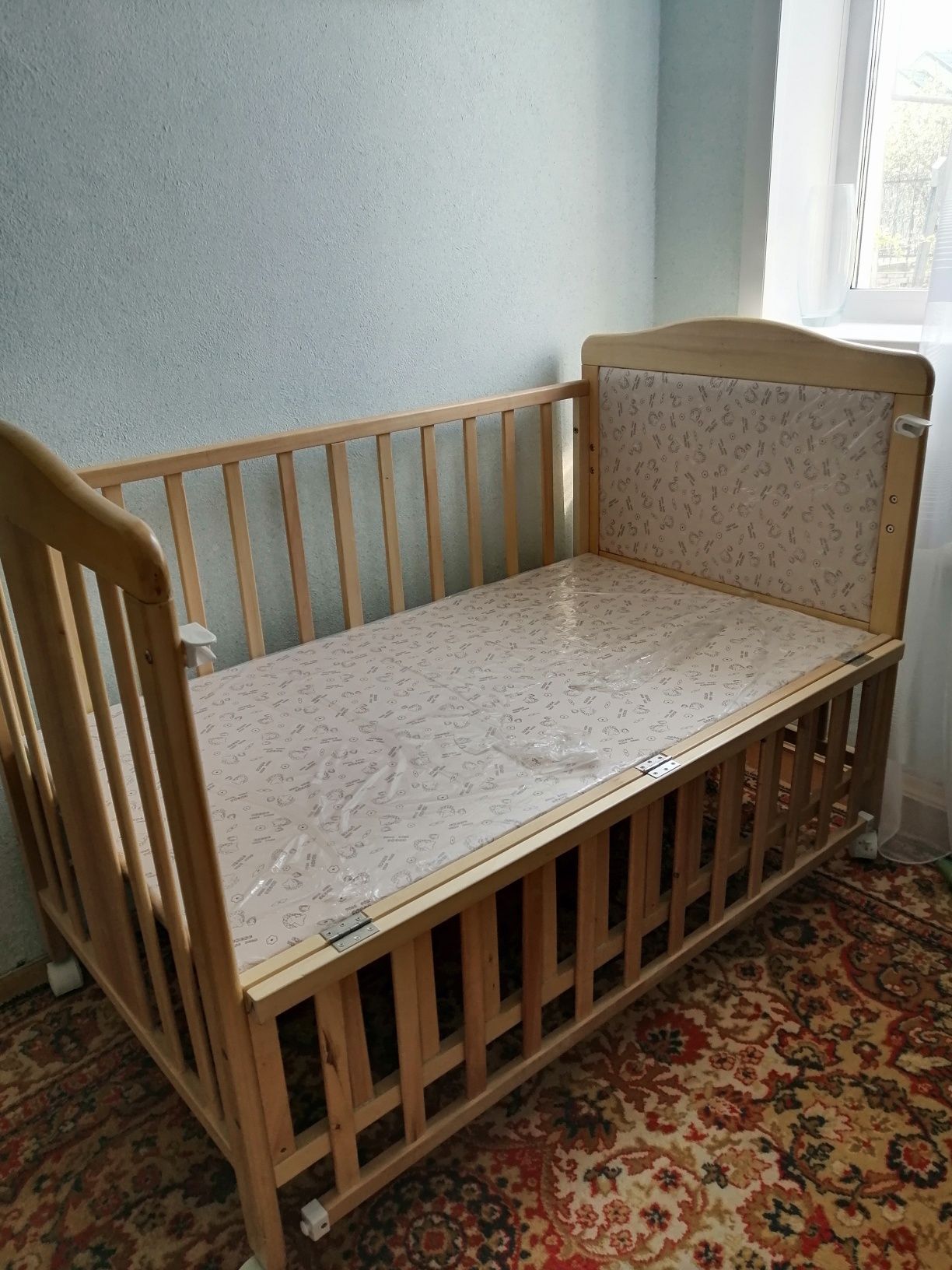 Продам кроватку детскую с люлькой полный комплект.