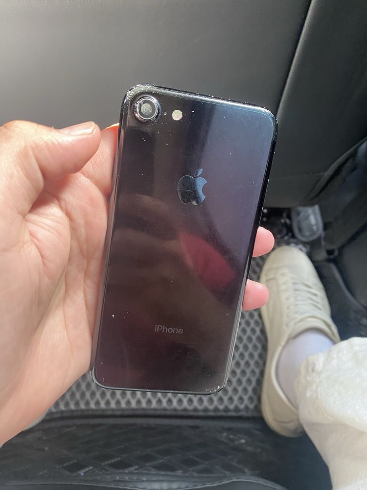 Продам iphone 7 работает хорошо,ничего не менялось,б/у