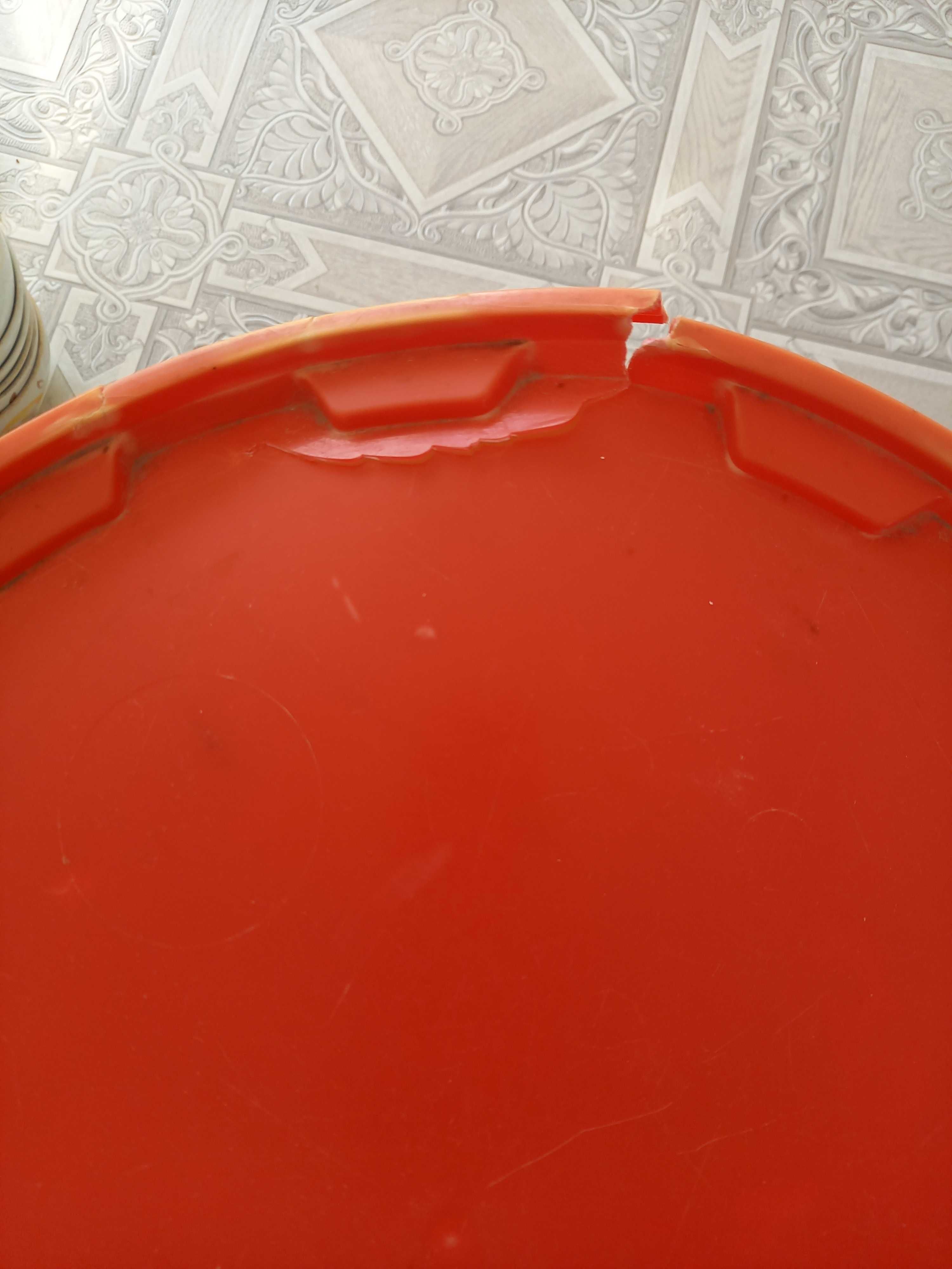 Пластиковый большой бак (ведро)