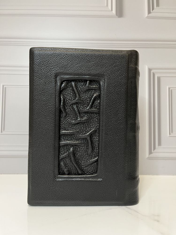 Подарочная книга «Алтын Орда» в коже