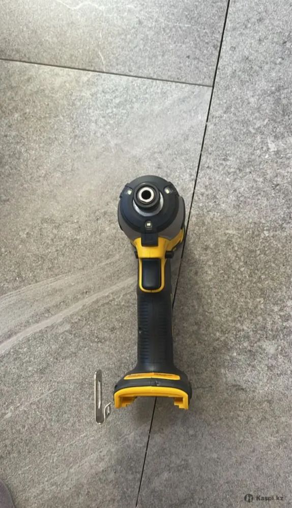 DeWALT винтоверт DCF809