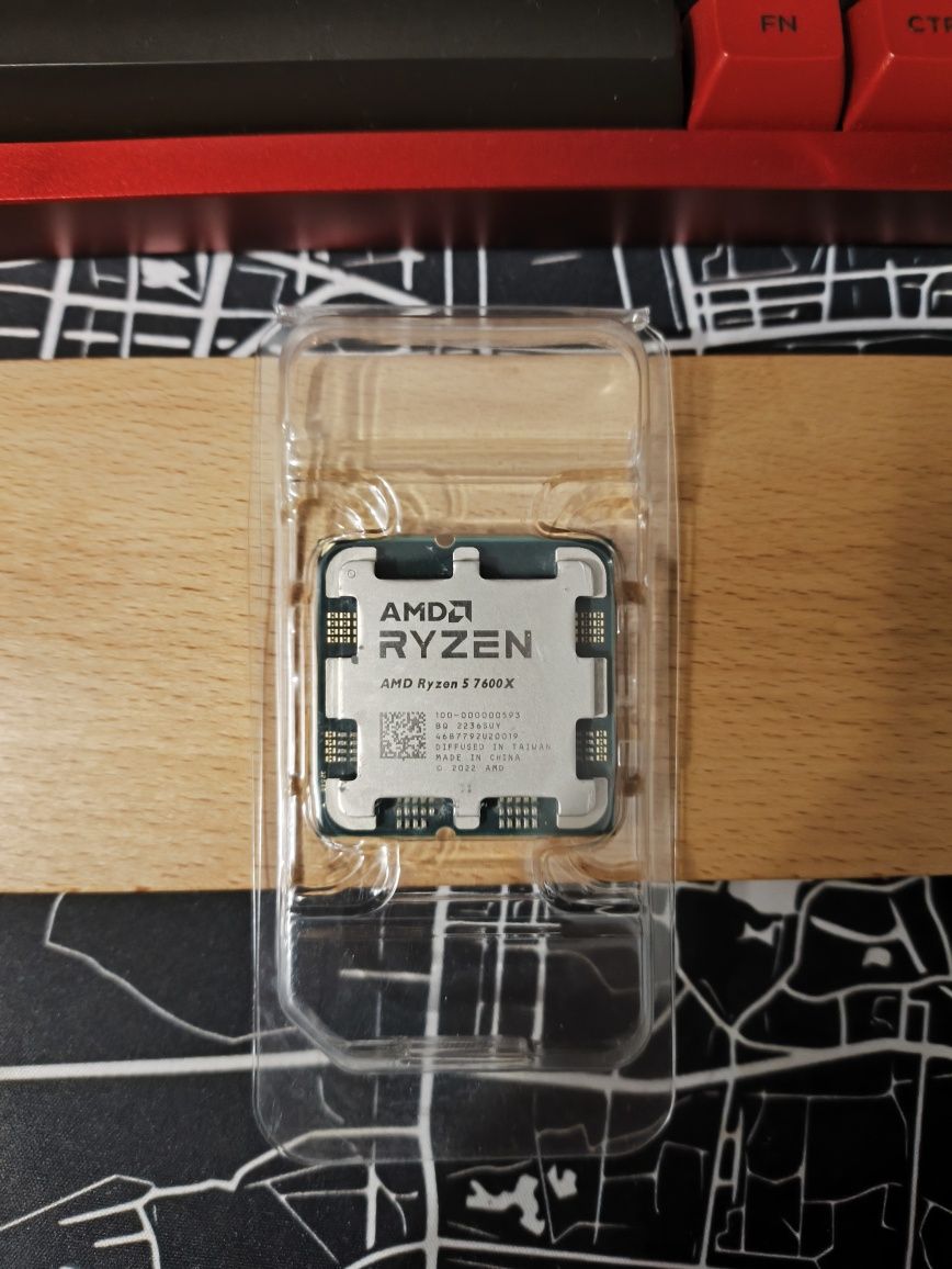 AMD Ryzen 5 7600X процессор.