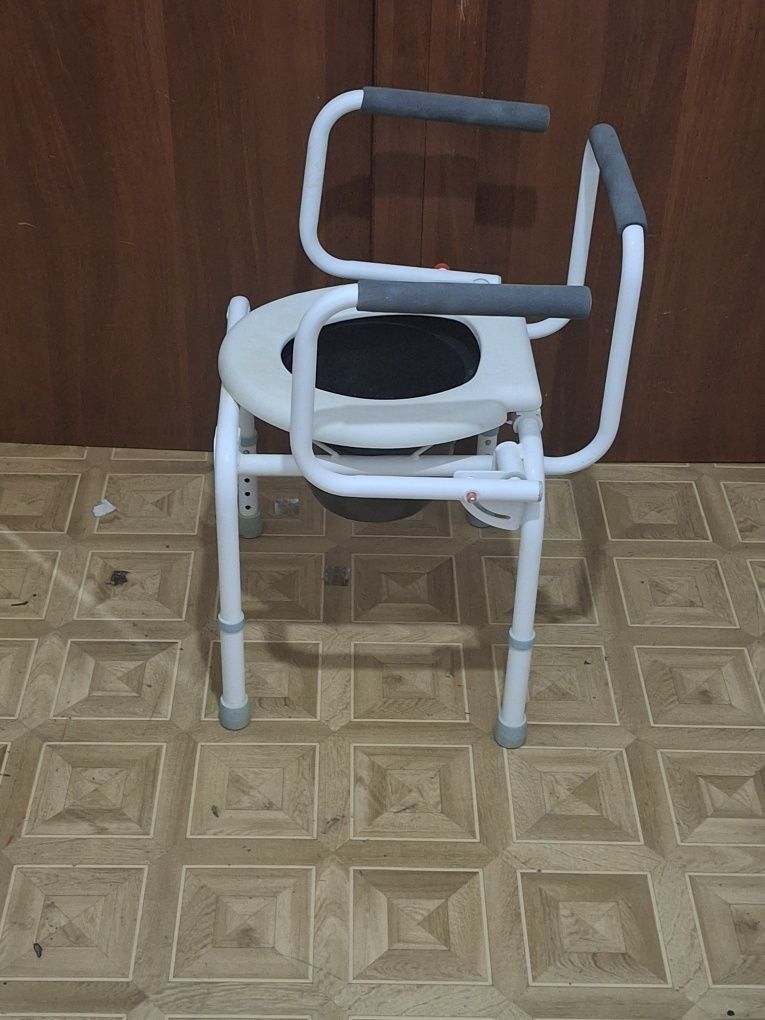 Санитарный.    стул