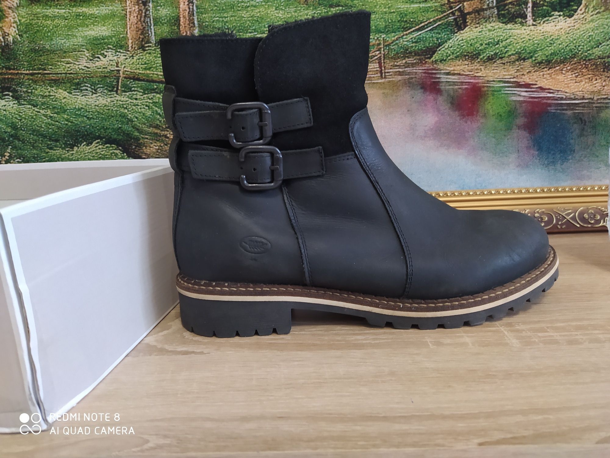 Продам женские зимние ботинки