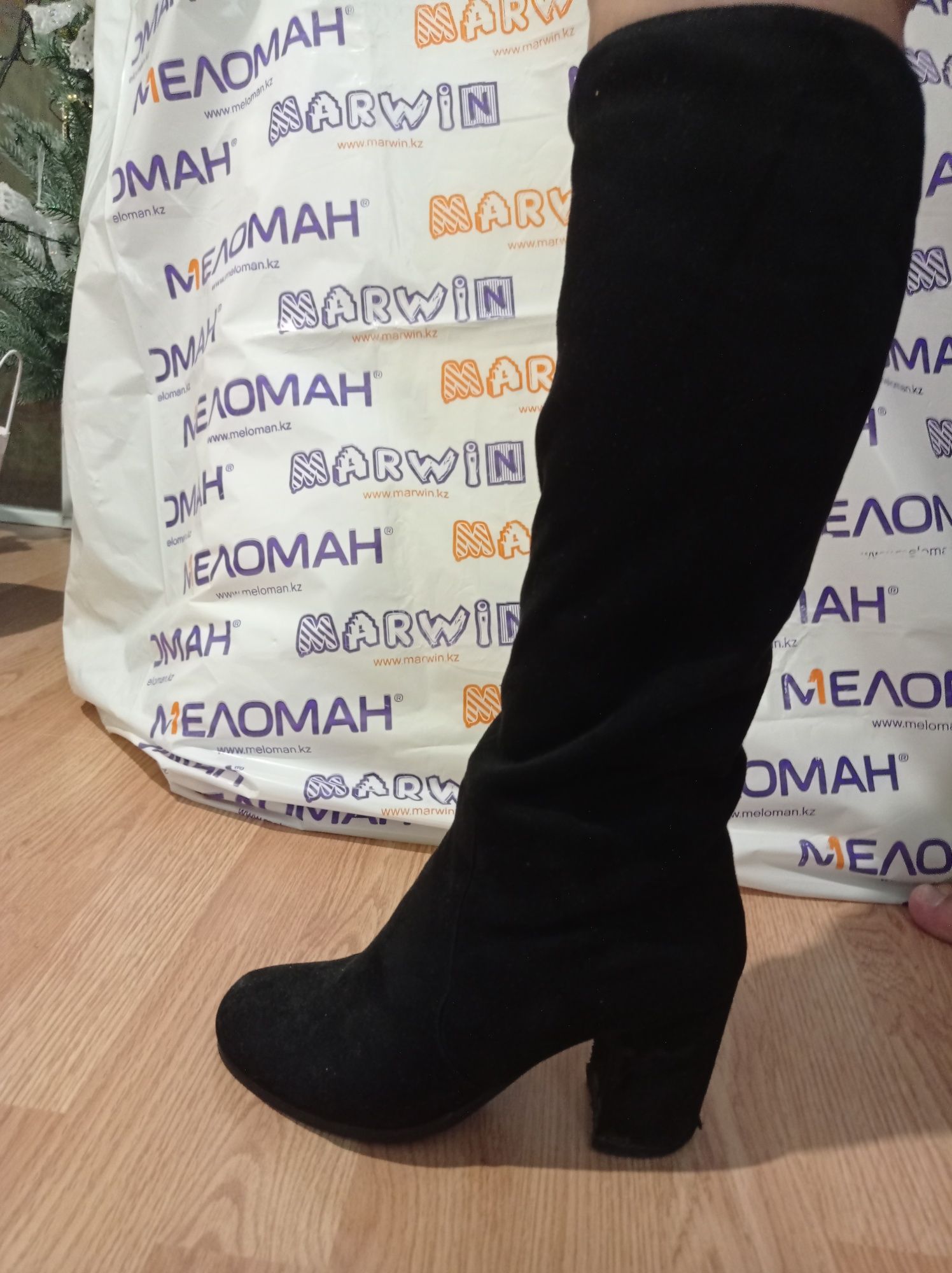 Продам демисезонные замшевые сапоги
