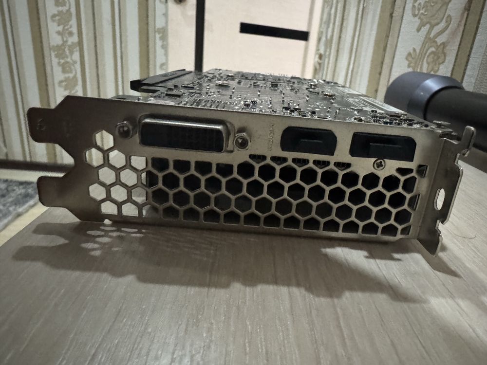 Продается видеокарта GTX 1660