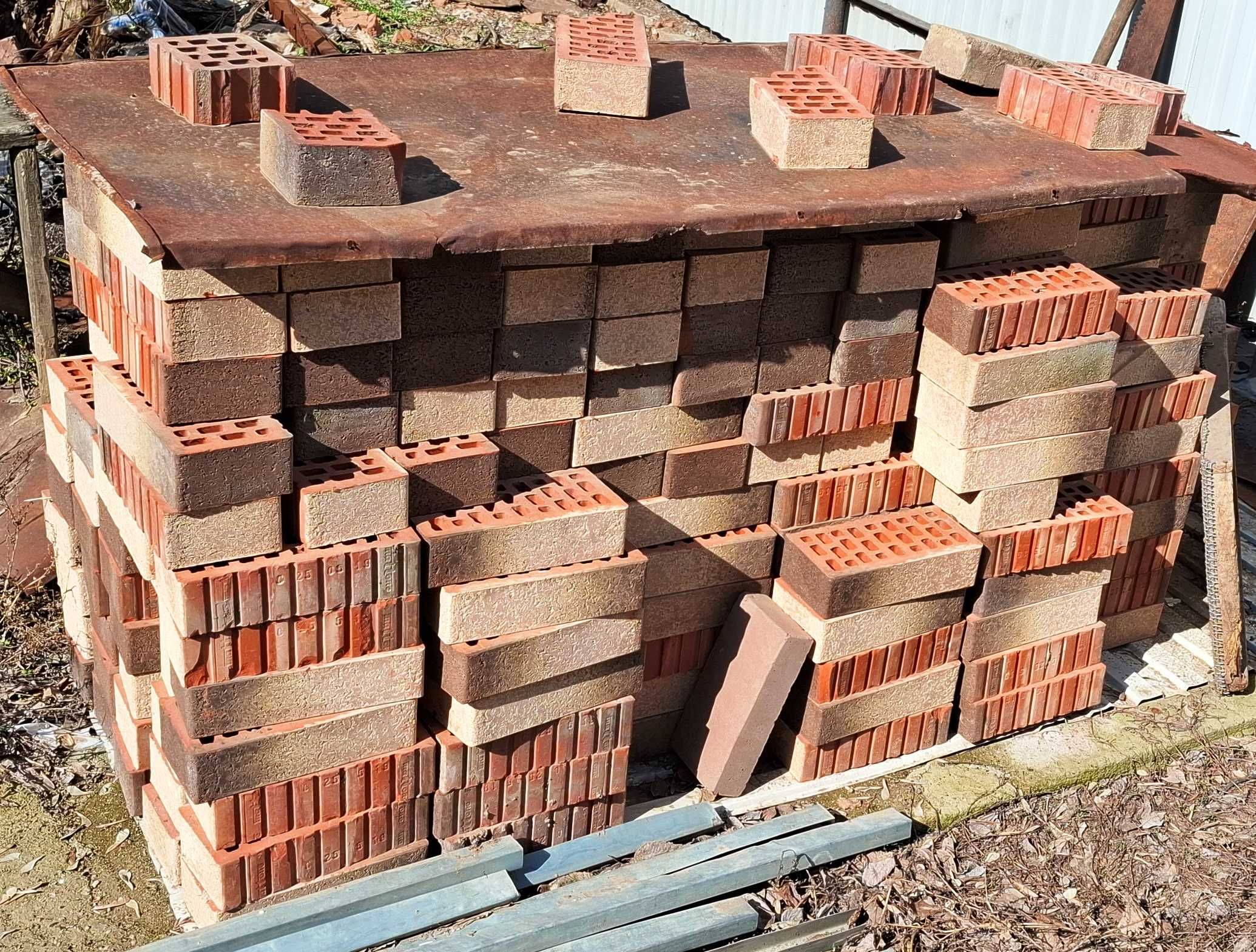 Продам остатки кирпича облицовочного в наличии 330 шт.