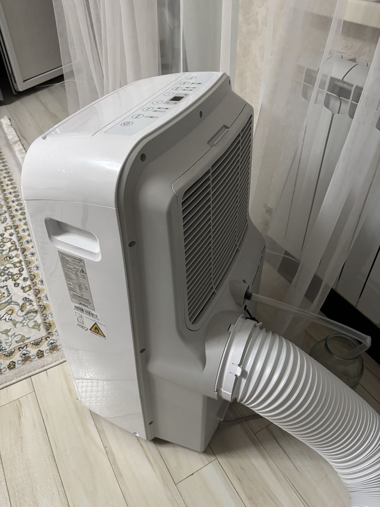 Продаю передвижной Кондиционер Midea MPPDB-12CRN7 белый