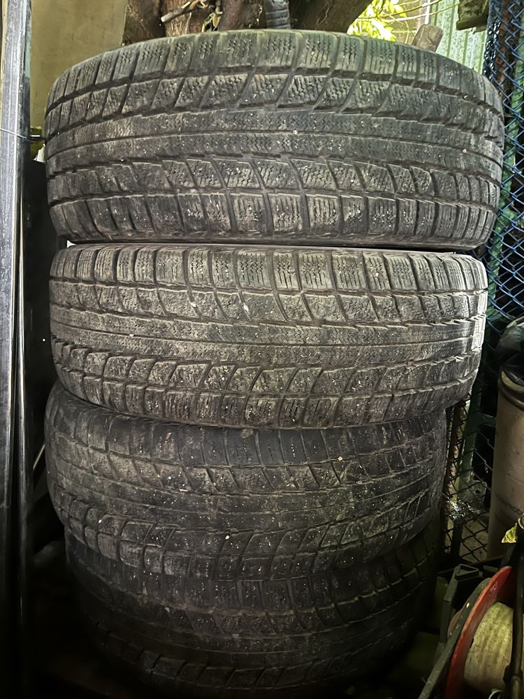 Шины Triangle P235/65R17 (зимние)