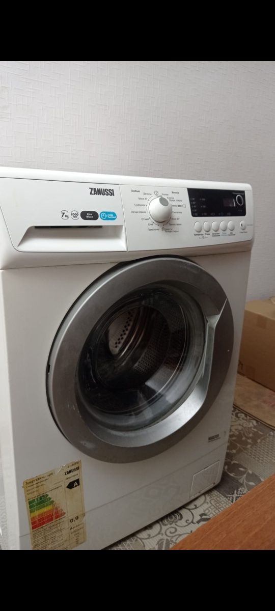 Продам на запчасти стиральную машинку