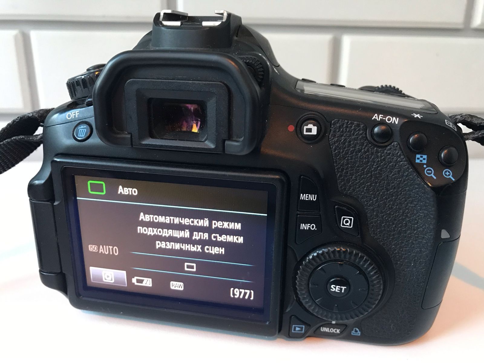 Зеркальный фотоаппарат Canon EOS 60D Kit 18-200mm f/3.5-5.6 IS