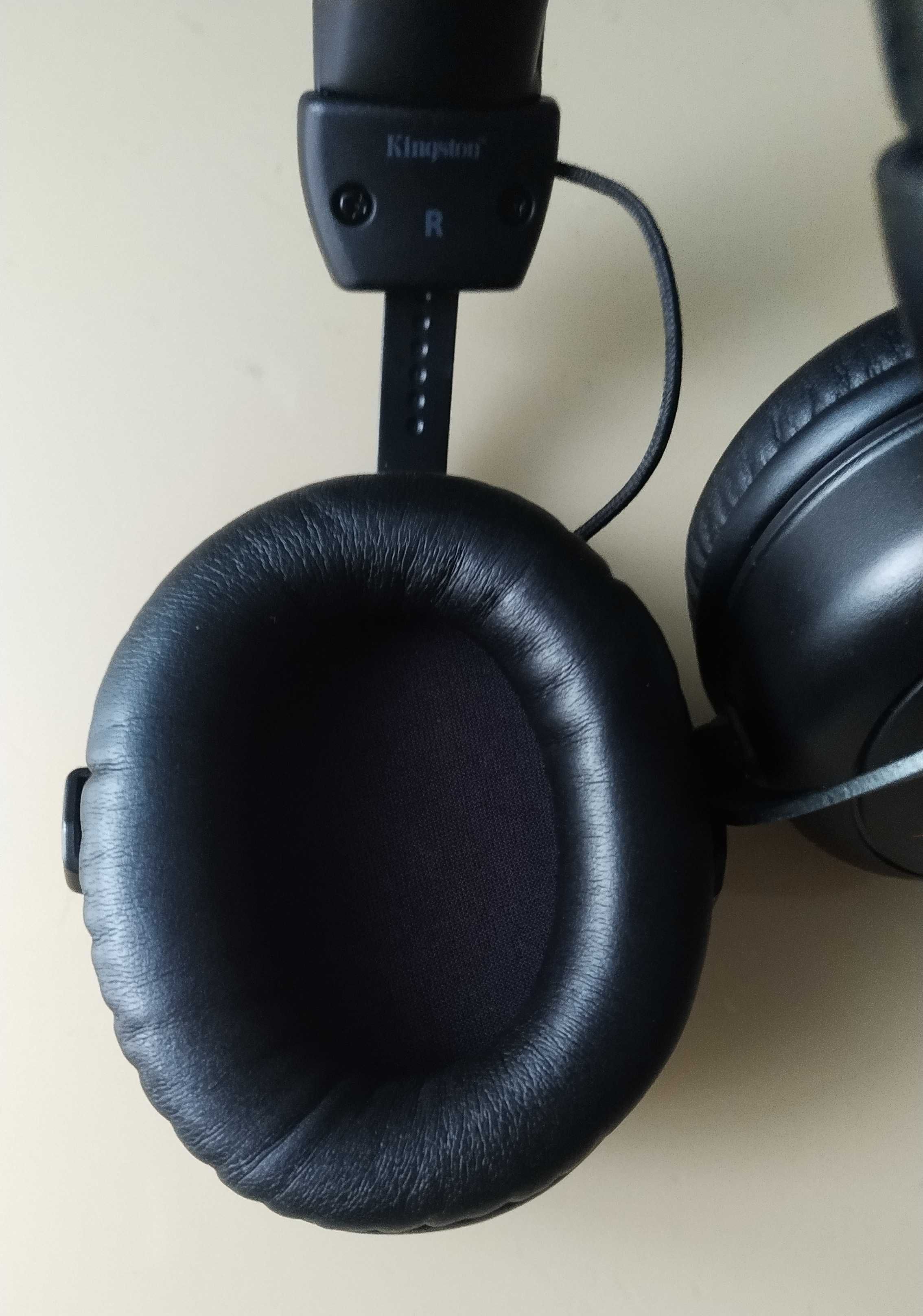 Беспроводные игровые наушники "HyperX Cloud Core Wireless".