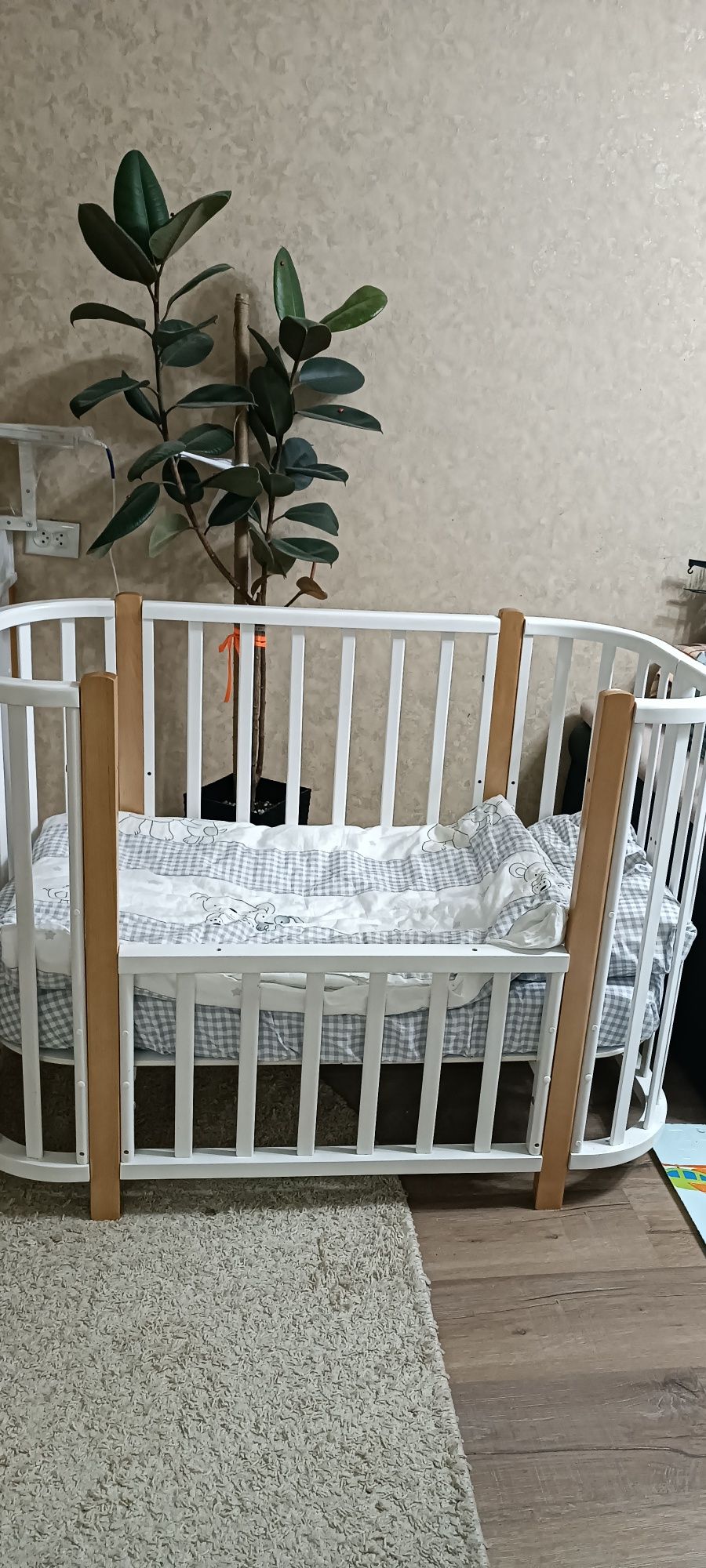 Продам кроватку для новорожденных