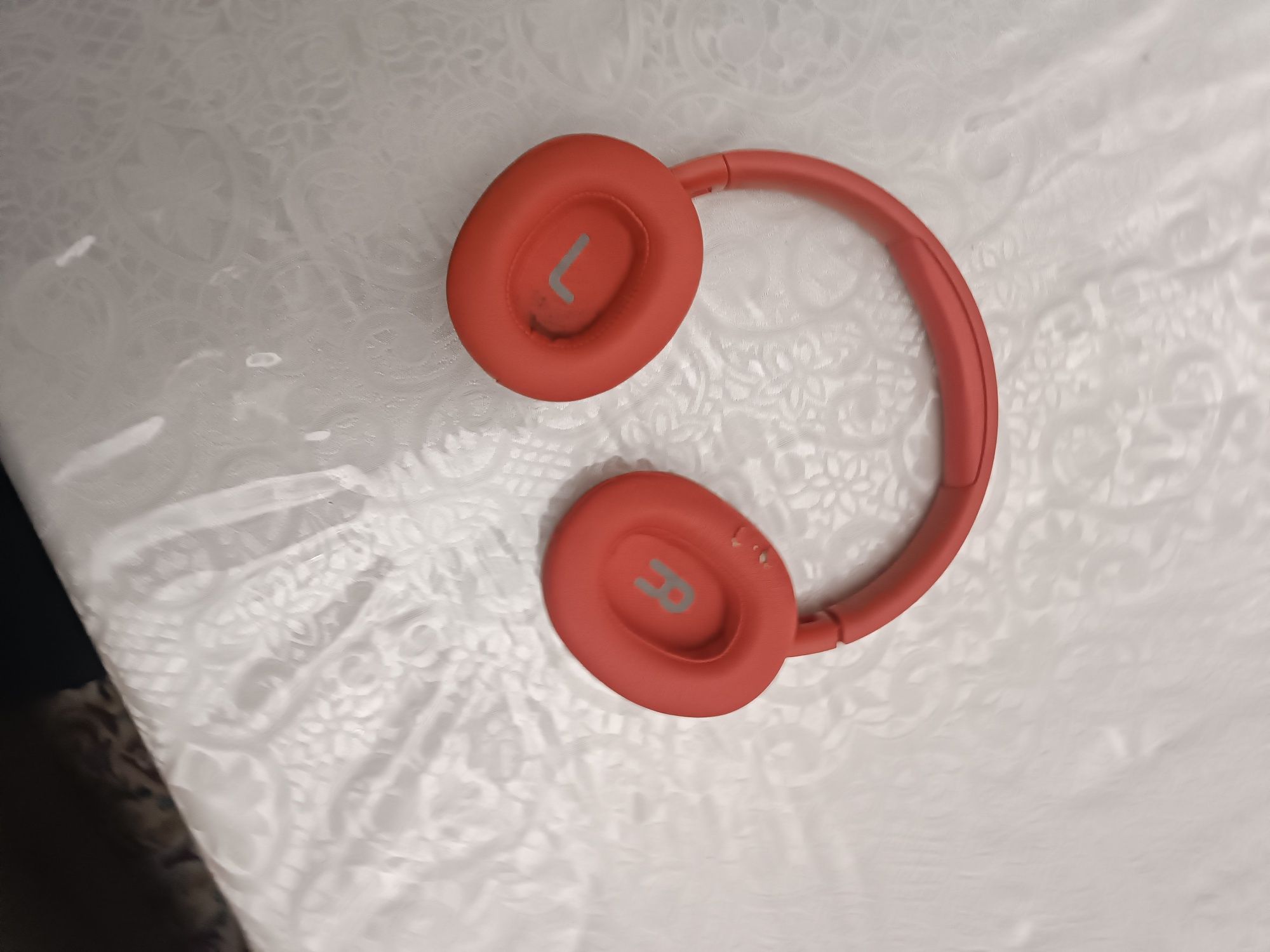 Наущники крассные jbl tune 700bt