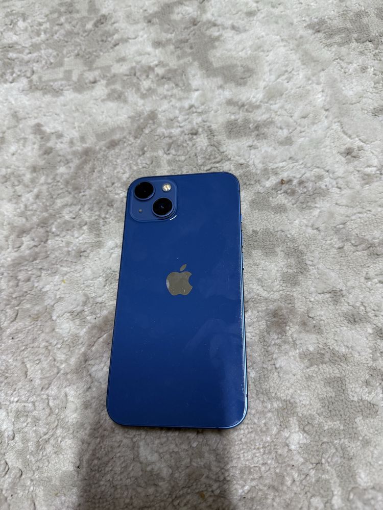 Iphone 13, синего цвета, в хорошем состоянии