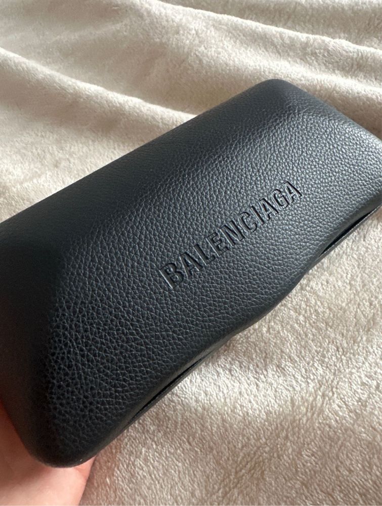 Продам оригинальные солнцезащитные очки Balenciaga