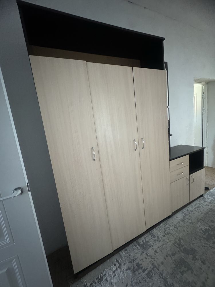 Продам шкаф в прихожую