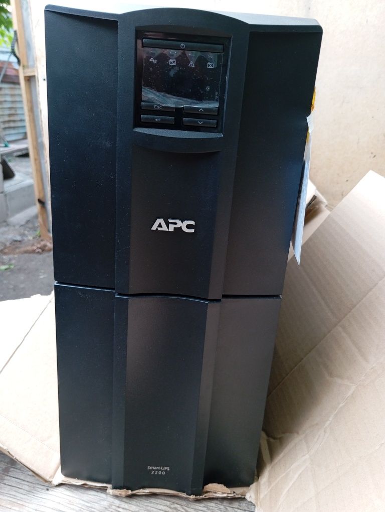 Продам UPS APC Smart-UPS 2200