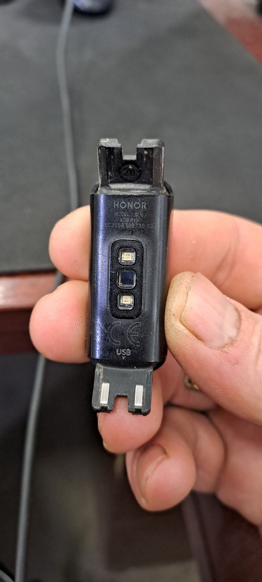 Продам часы браслеты MI и Honor