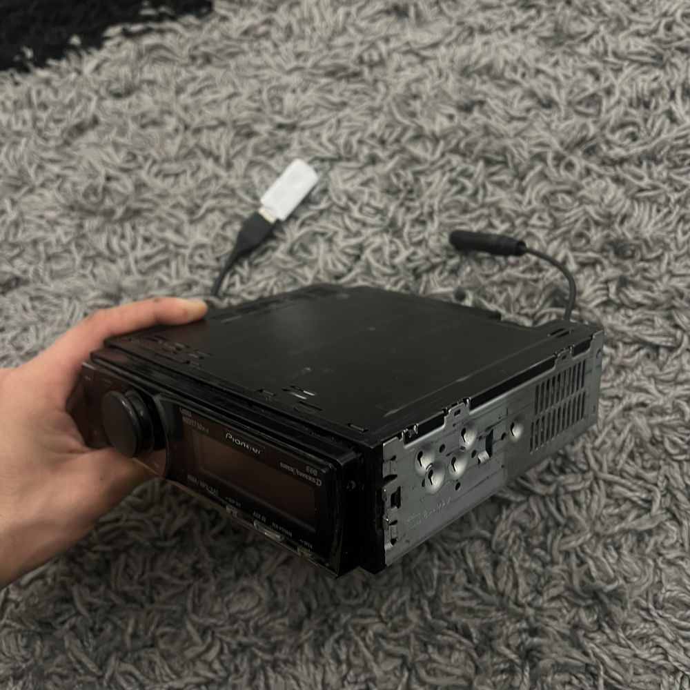 Продам легендарную магнитолу Pioneer DEH P7150UB