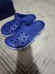 Продам Crocs и кроссы Asics.
