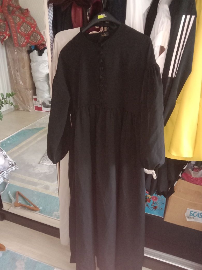 Продам срочно чёрное платье длинное