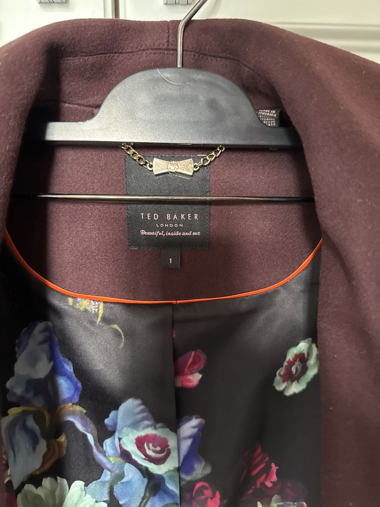 Осенне-весеннее полупальто от Ted Baker