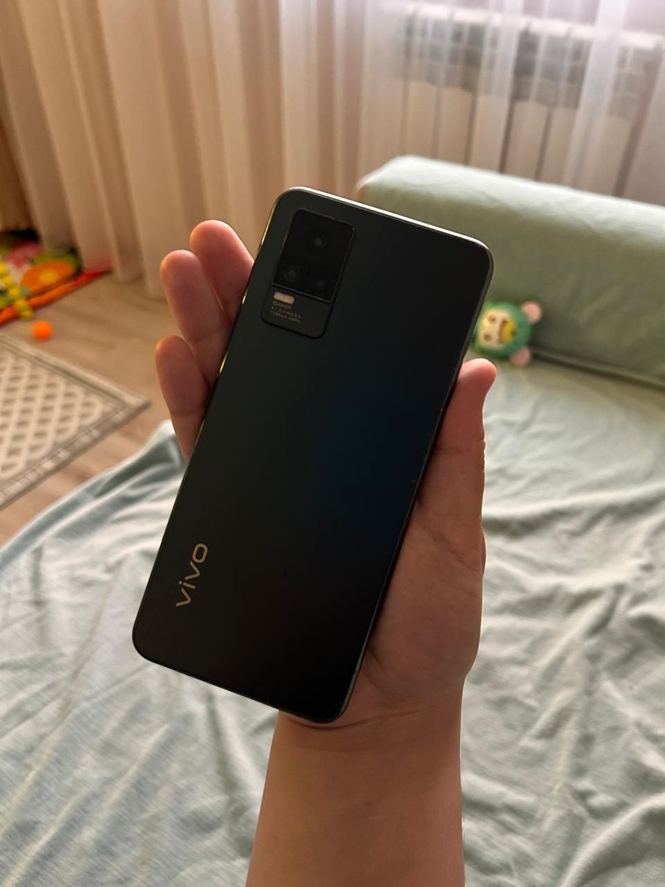 Срочно Продам телефон Vivo V21e