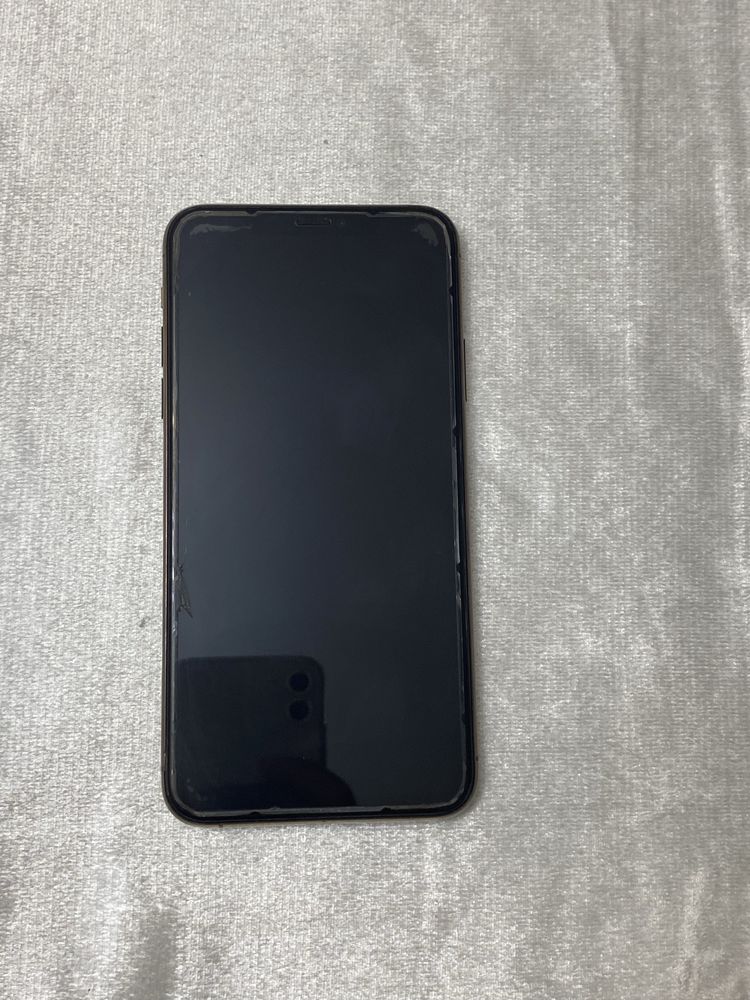 iPhone 11pro max,золотого цвета,подайдёт работе,игр и для учёбы