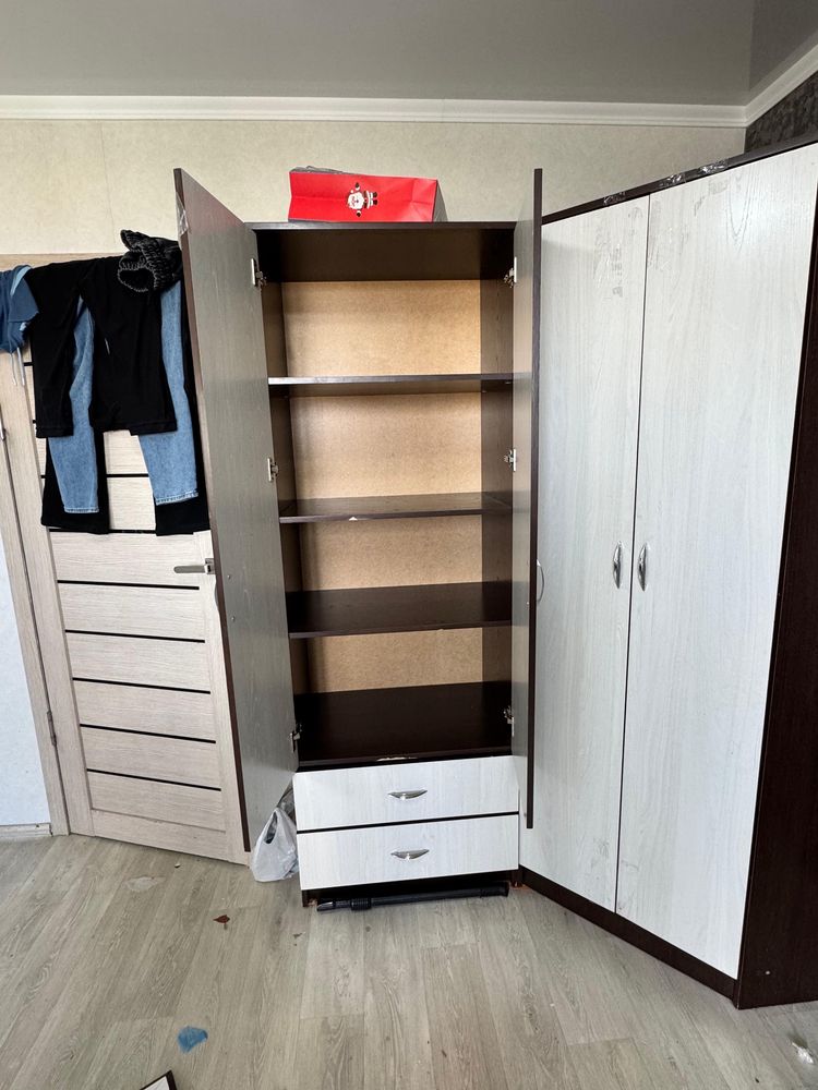 Продам угловой шкаф